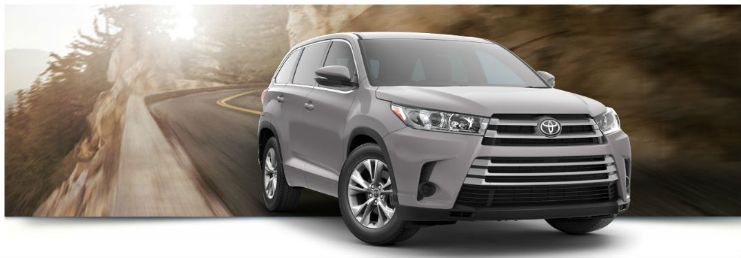 2018 Toyota Highlander LE exterior front fascia and passenger side going fast on road