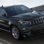 View-of-the-2021-Jeep-Grand-Cherokee-on-a-race-track_o
