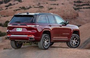 Rear View of the 2023 Jeep Grand Cherokee