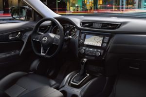 Steering wheel and infotainment system of the 2018 Nissan Rogue