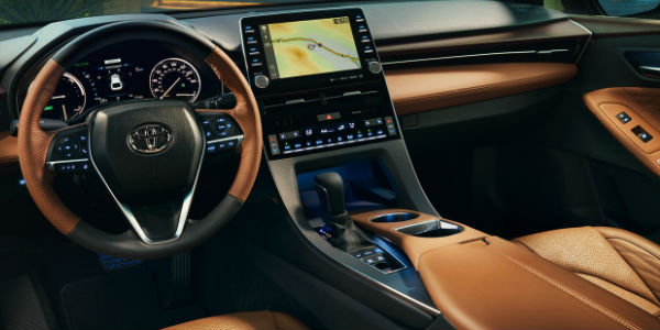 2019 Toyota Avalon Hybrid Steering Wheel, Dashboard and Toyota Entune 3.0 Touchscreen