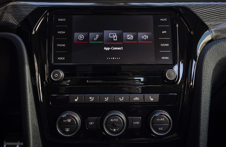 2020 Volkswagen Passat center display