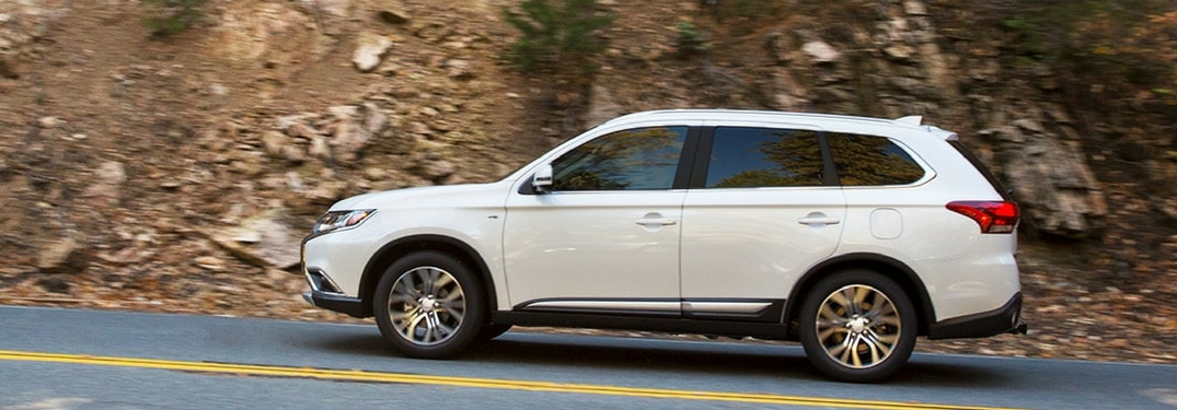 2018 Mitsubishi Outlander on an incline