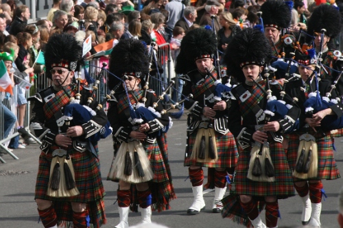 men in parade playing bagpipes