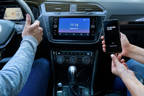 2020 Tiguan infotainment connected to smartphone