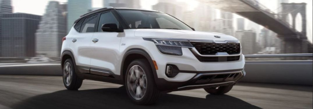 2021 Kia Seltos driving front view