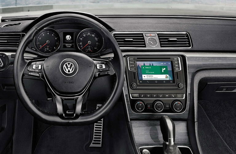 2018VolkswagenPassatsteeringwheelandcenterdisplay_o Schworer