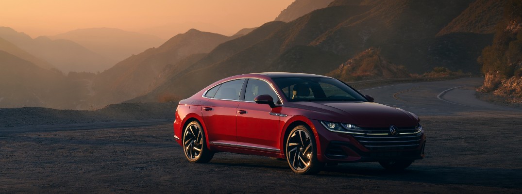 A front right quarter photo of the 2021 Volkswagen Arteon.