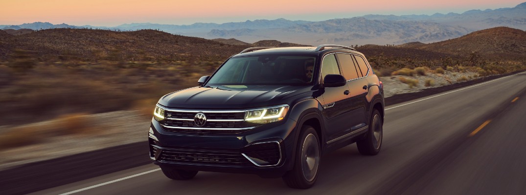 A front left quarter photo of the 2021 Volkswagen Atlas.