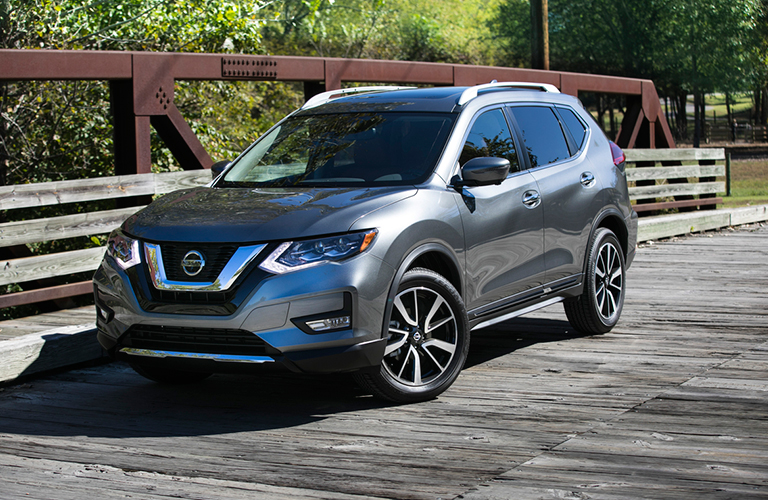 2018 Nissan Rogue in gray front side view