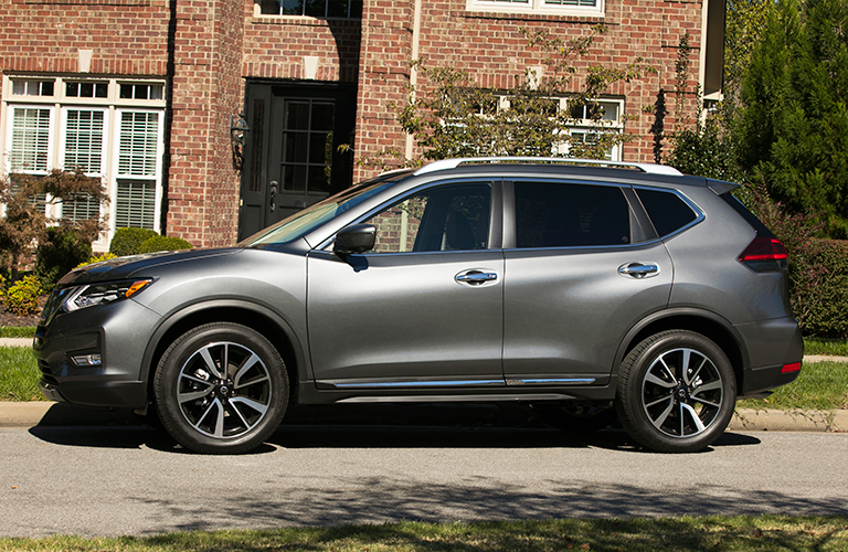 2018 Nissan Rogue in gray side view