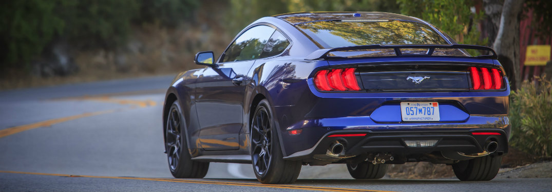 2018-Ford-Mustang-driving-down-country-road