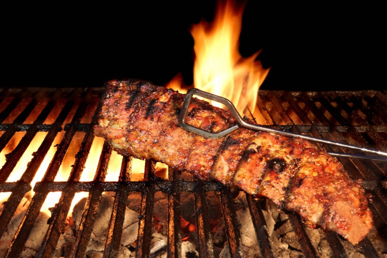 bbq ribs on the grill
