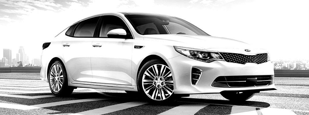 Black & white image of the 2018 Kia Optima