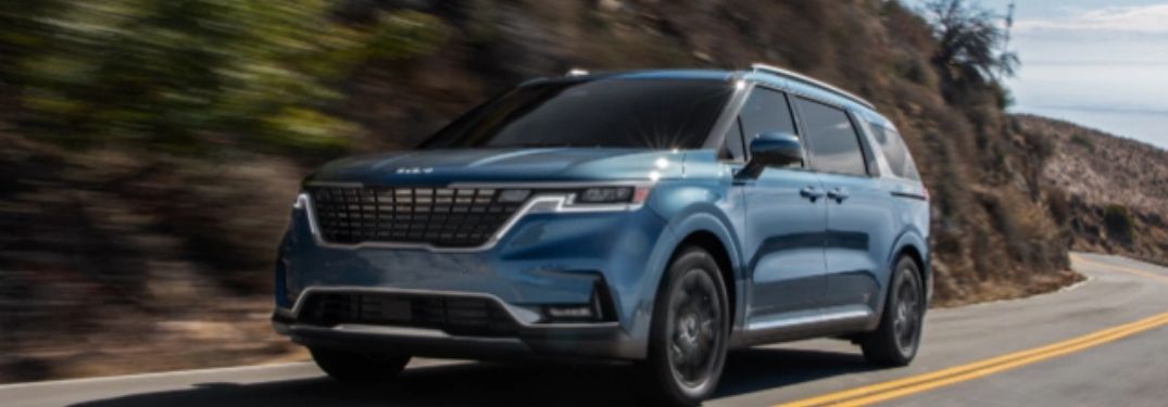 2022 KIa Carnival on road