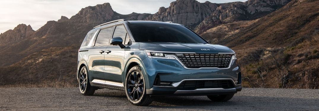 2022 Kia Carnival on road