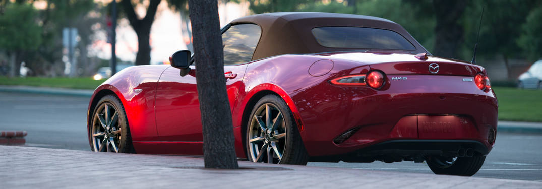 2018 mazda mx-5 miata rear view parked