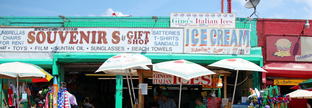 restaurant and ice cream shops near beach