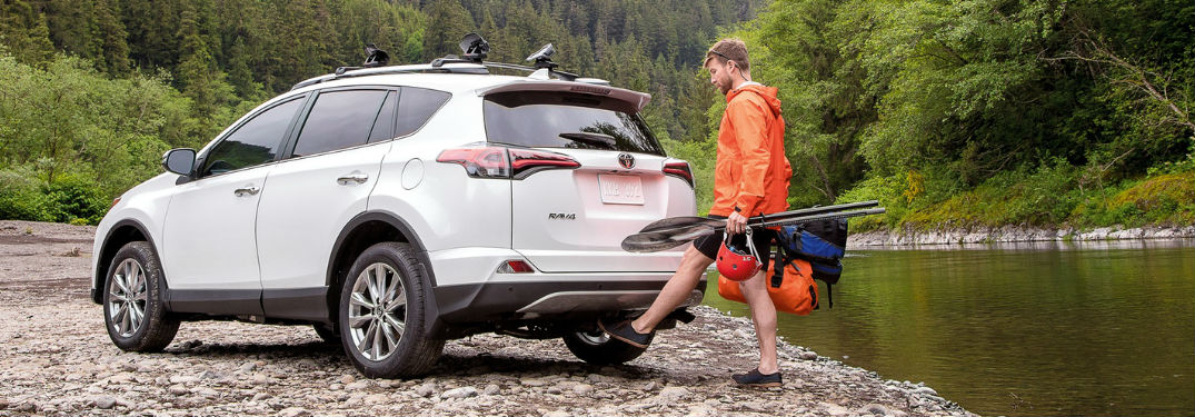 How To Use The Toyota Power Liftgate Ackerman Driver Of The 2018 Toyota Rav4 Using Foot Activated Power Liftgate