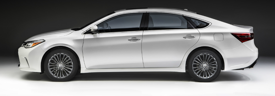 2018 Toyota Avalon in white on a black and white background