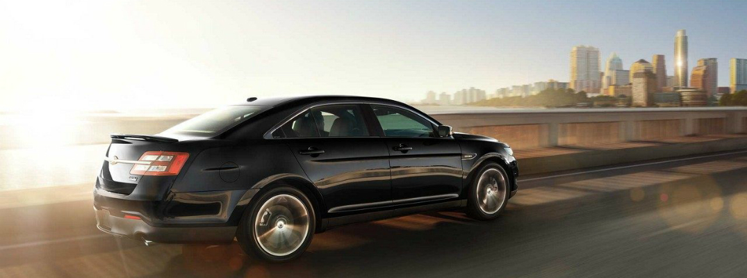 2018 Ford Taurus Driving Towards a City