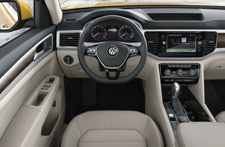 2018 Volkswagen Atlas dash and wheel view