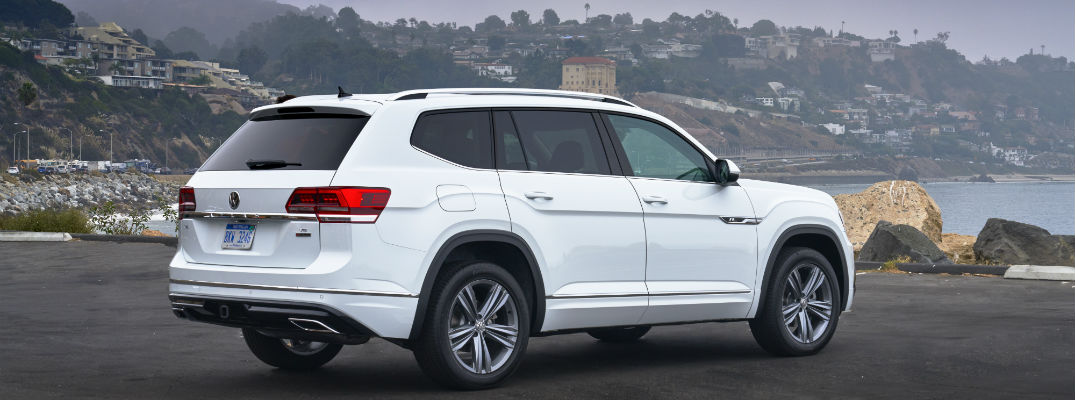 A rear right quarter photo of the 2020 Volkswagen Atlas.