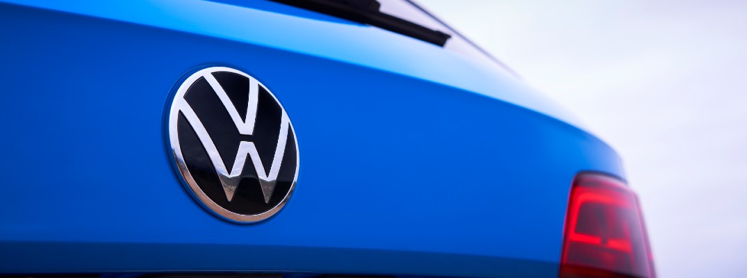 A photo of the VW badge worn on the back of the 2022 Volkswagen Taos.