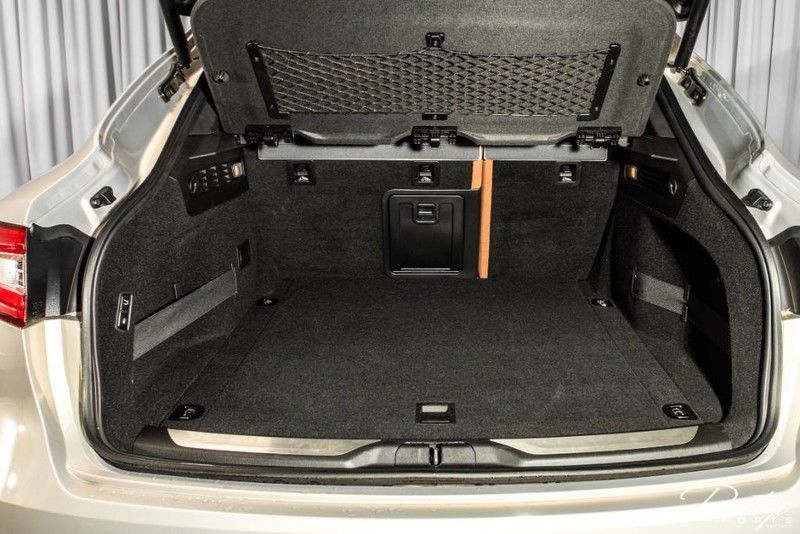 2017 Maserati Levante S Interior Cabin Cargo Hold