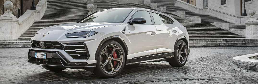 2020 Lamborghini Urus Exterior Driver Side Front Profile