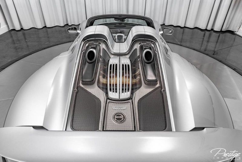 2015 Porsche 918 Spyder Exterior Engine Bay