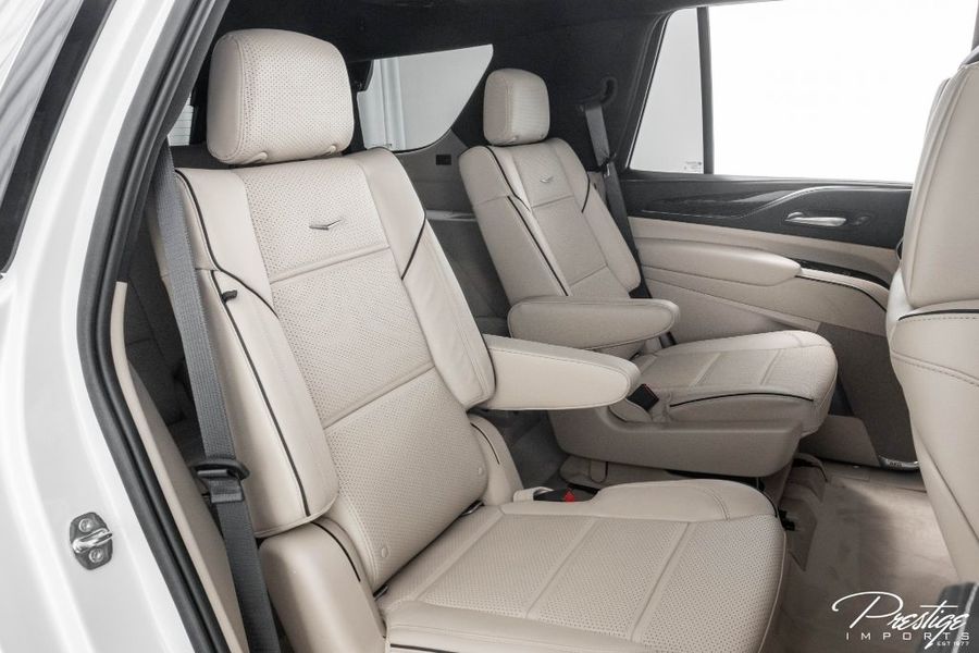 2021 Cadillac Escalade Premium Luxury Interior Cabin Middle Seating