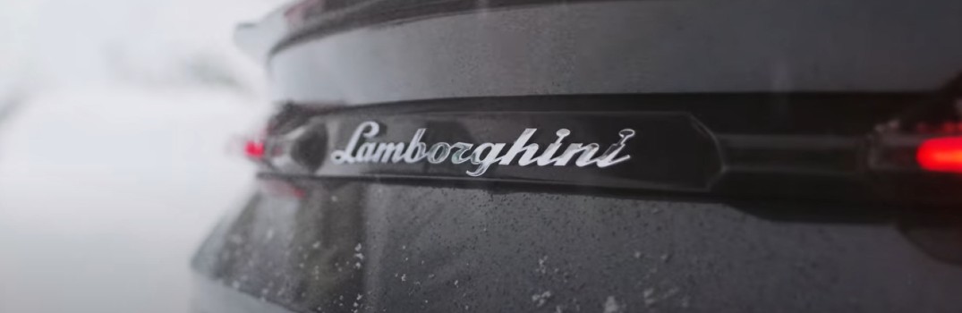 2021 Lamborghini Urus Rear Badging in Snow