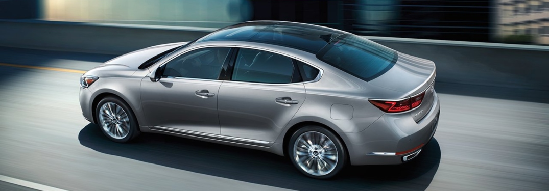 Overhead side view of a 2018 Kia Cadenza