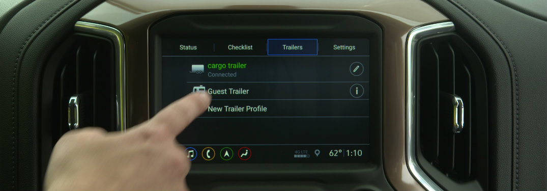 Trailing options on the central screen of the 2019 Chevy Silverado