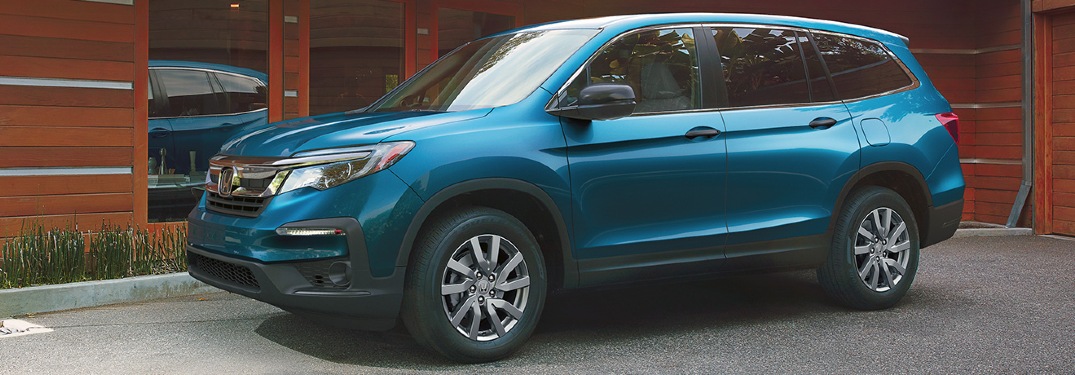 2020 Honda Pilot parked outside nice house