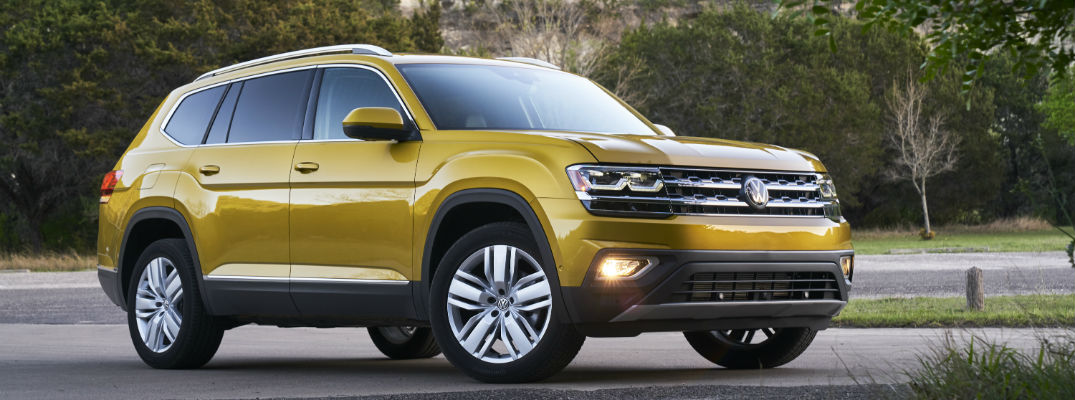 A right profile photo of the 2018 VW Atlas.
