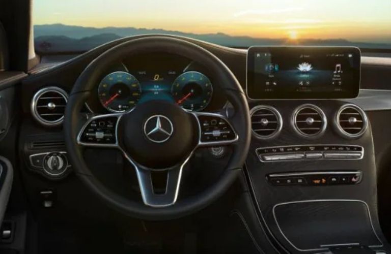 2022-mercedes-benz-GLC-interior
