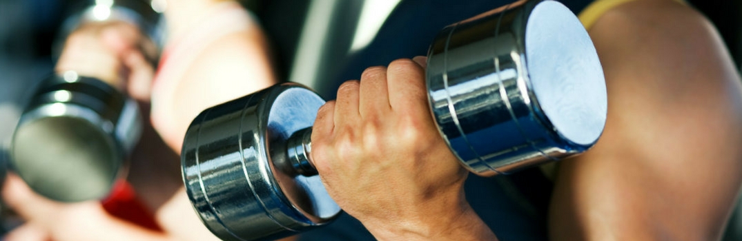 Man training with silver dumbbells