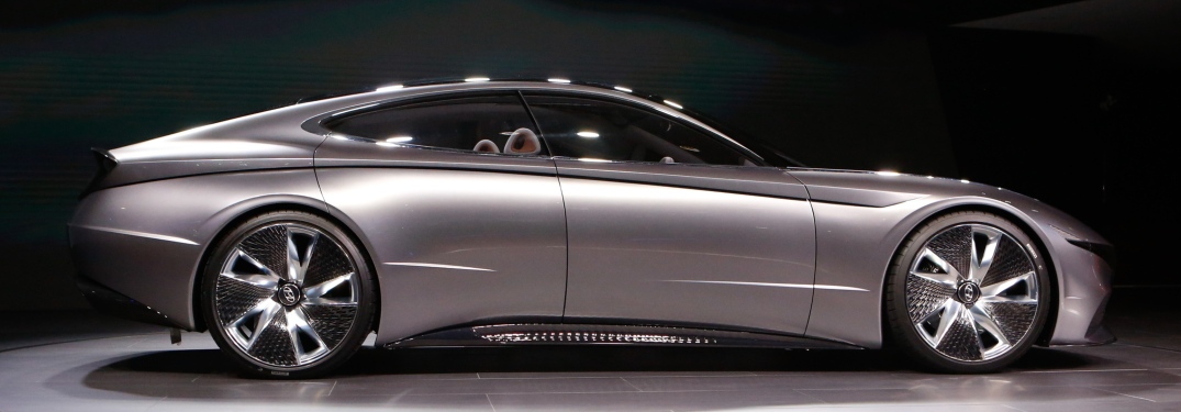 Side view of a silver Hyundai Le Fil Rouge concept