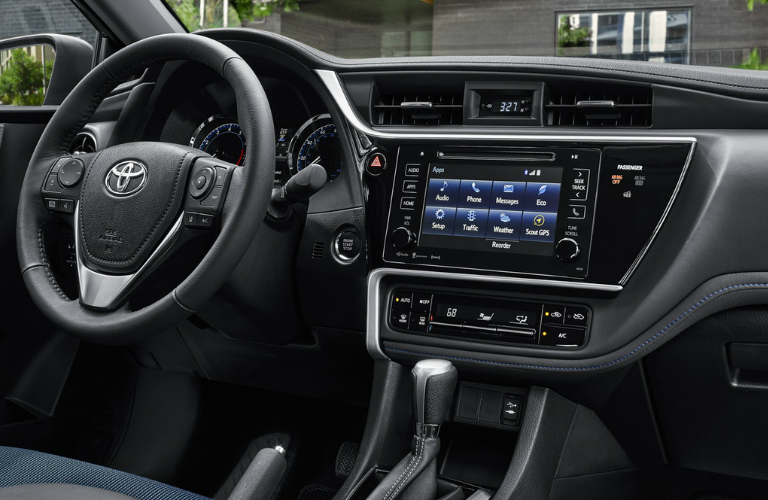 SteeringWheelGaugesandTouchscreenof2019ToyotaCorolla_o