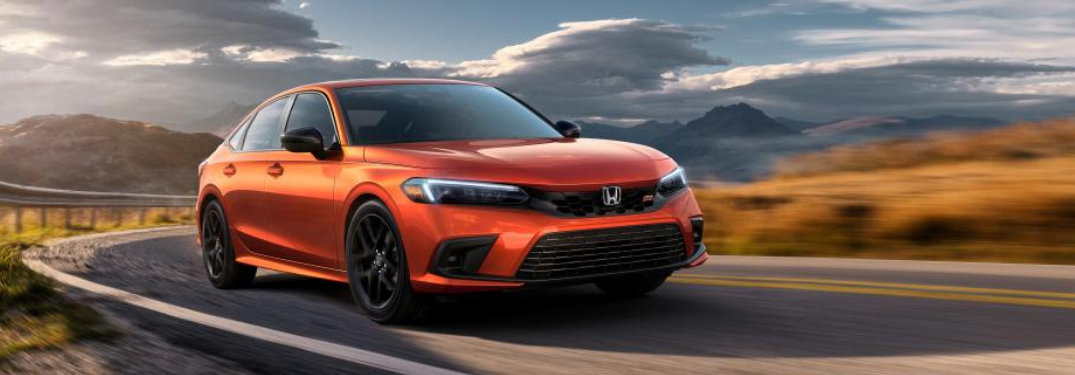 2022 Honda Civic Si running on road