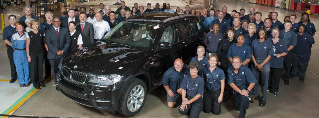 BMW Workers with the 2019 BMW X5 at Plant Spartanburg