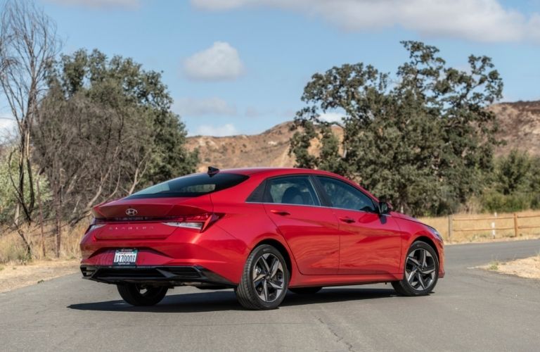 2022 Hyundai Elantra rear quarter view