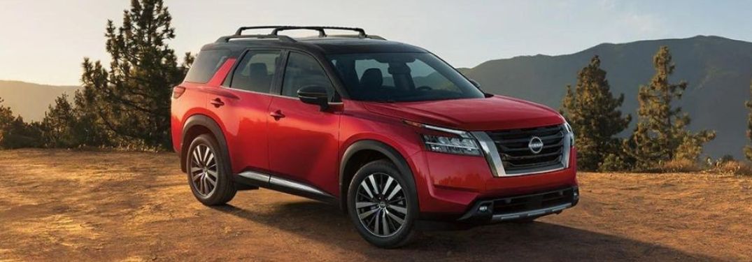 2022 Nissan Pathfinder side and front view