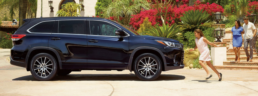 Family next to the 2018 Toyota Highlander