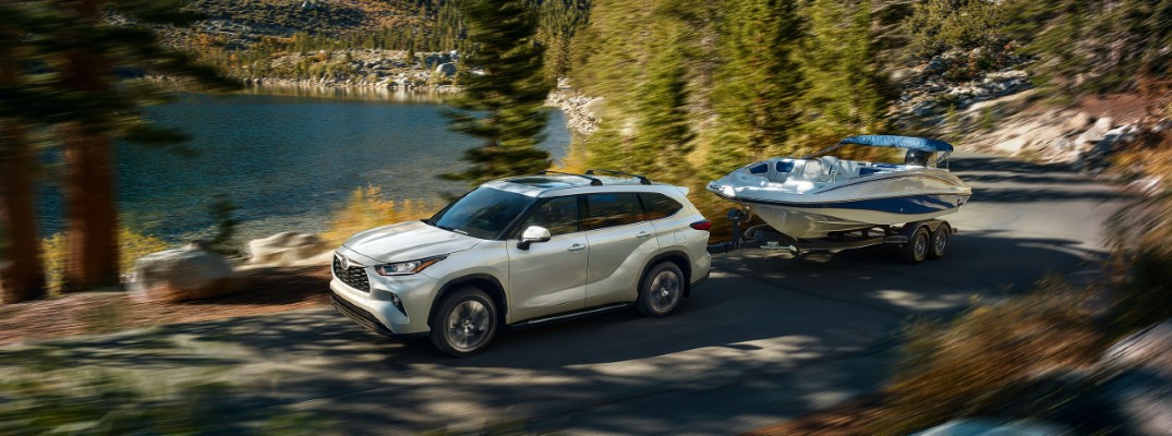 2020 Toyota Highlander towing a boat by a lakeedit_o