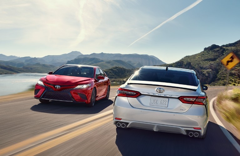 2020 Toyota Camry LE vs. SE