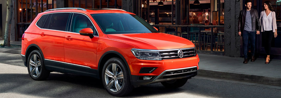 Couple walking towards a 2018 Volkswagen Tiguan