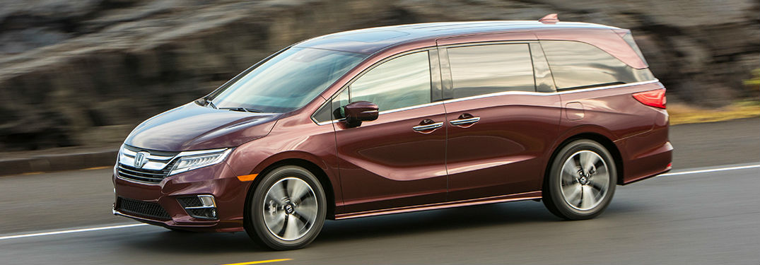 2019 Honda Odyssey in red